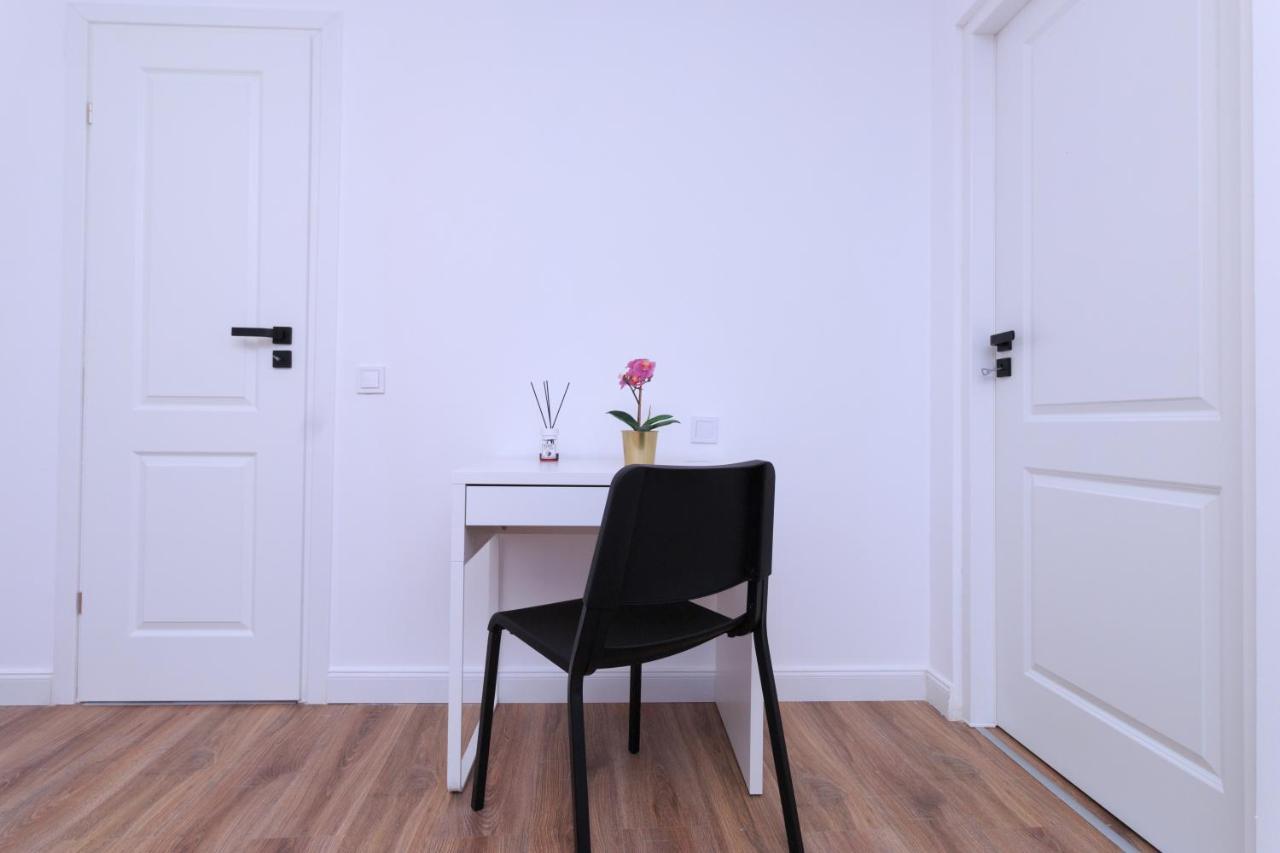 Best View Ap With Parking And 2 Bathrooms Sinaia Exteriör bild