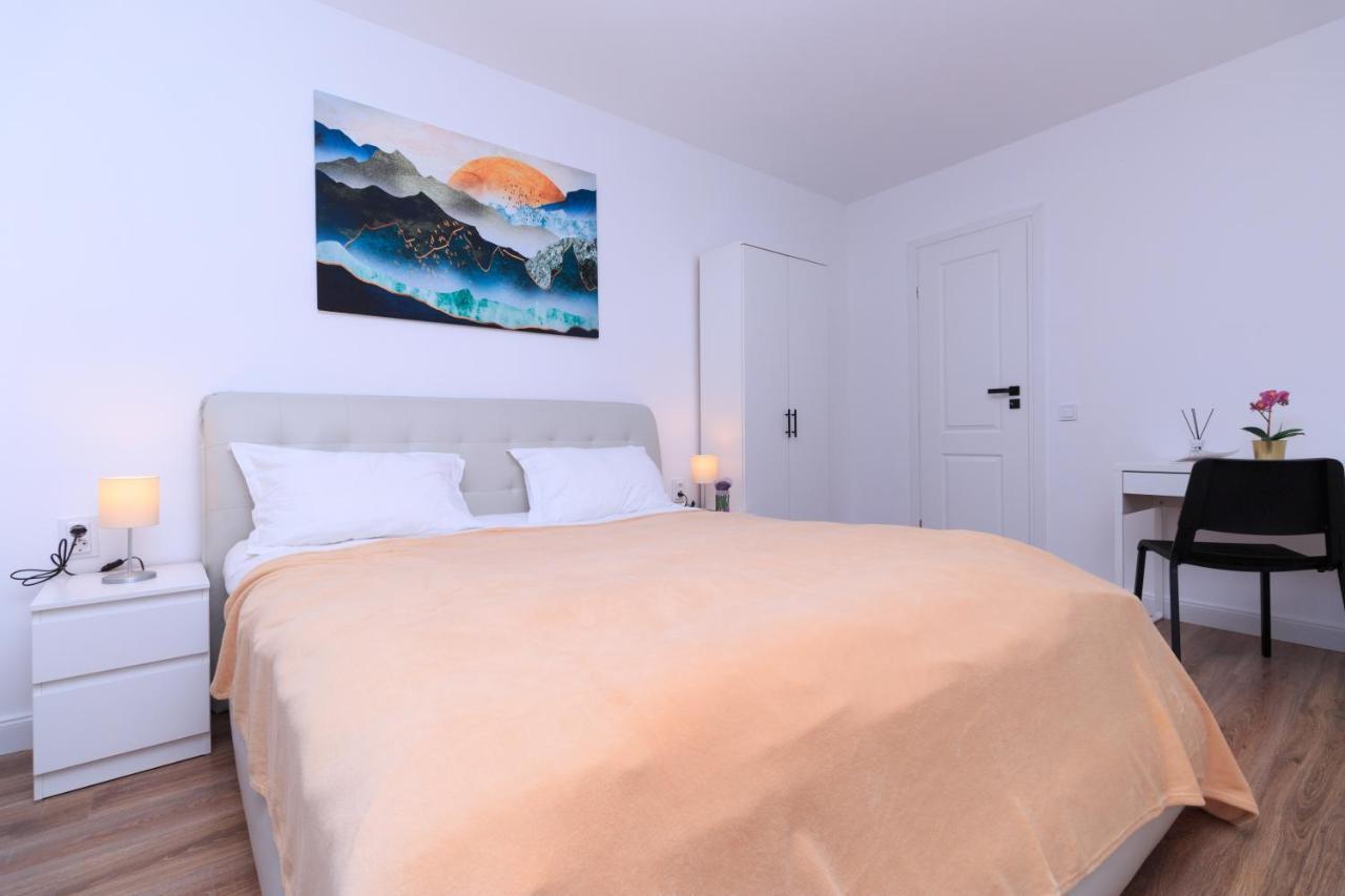 Best View Ap With Parking And 2 Bathrooms Sinaia Exteriör bild