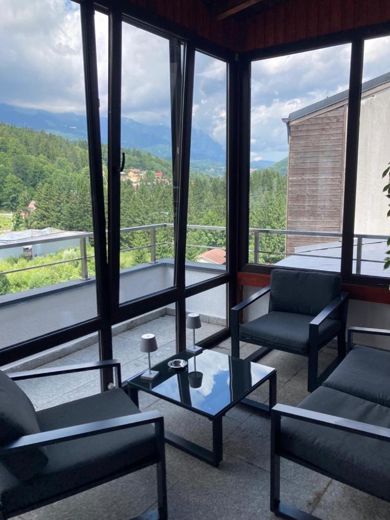 Best View Ap With Parking And 2 Bathrooms Sinaia Exteriör bild