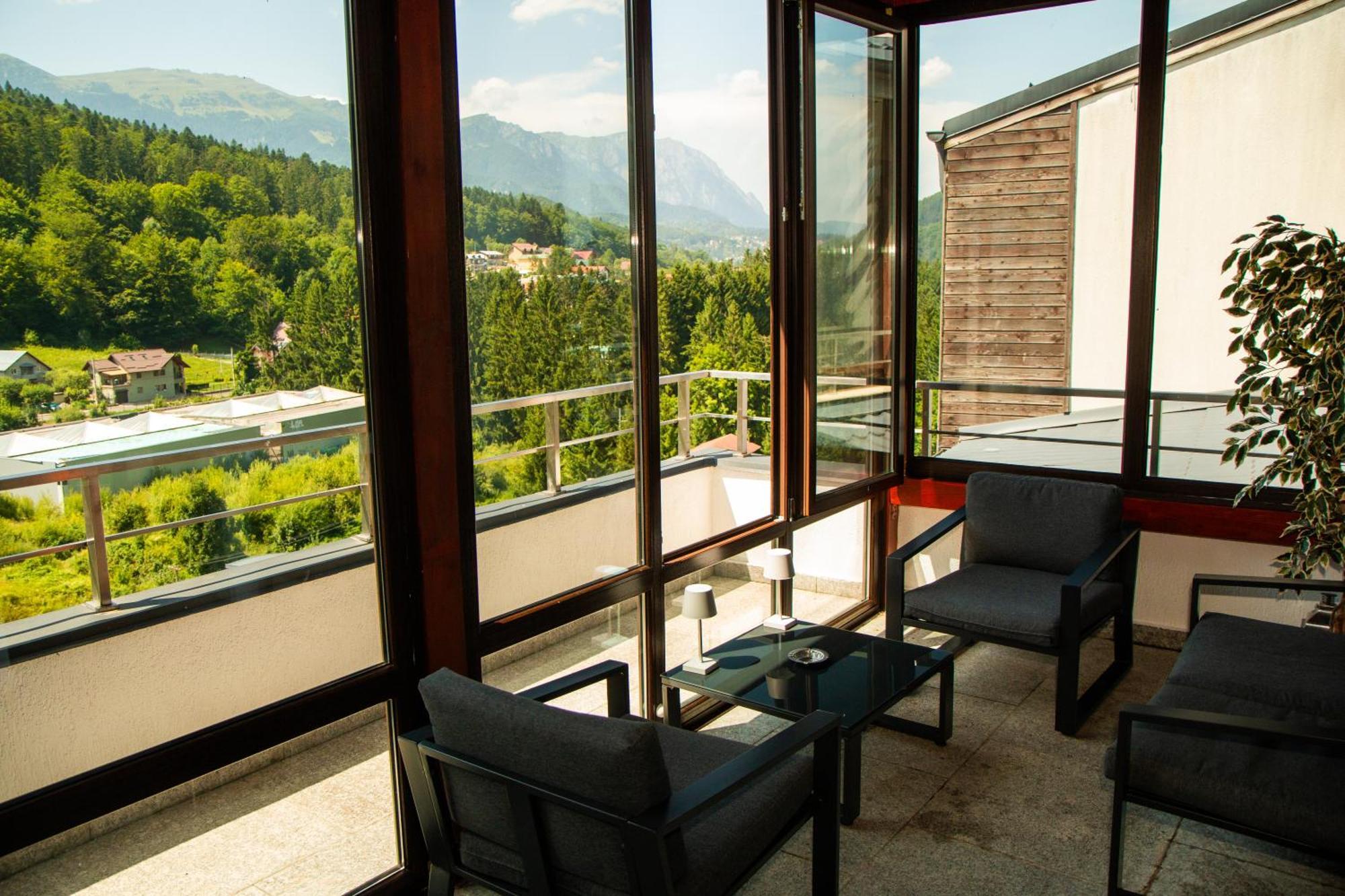 Best View Ap With Parking And 2 Bathrooms Sinaia Exteriör bild