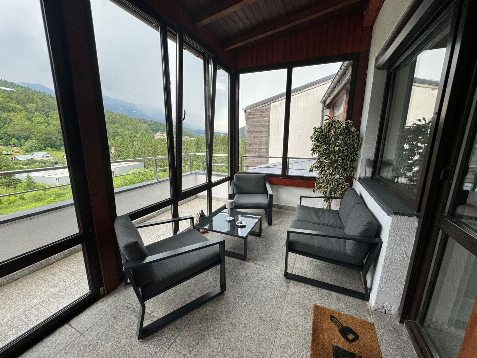 Best View Ap With Parking And 2 Bathrooms Sinaia Exteriör bild